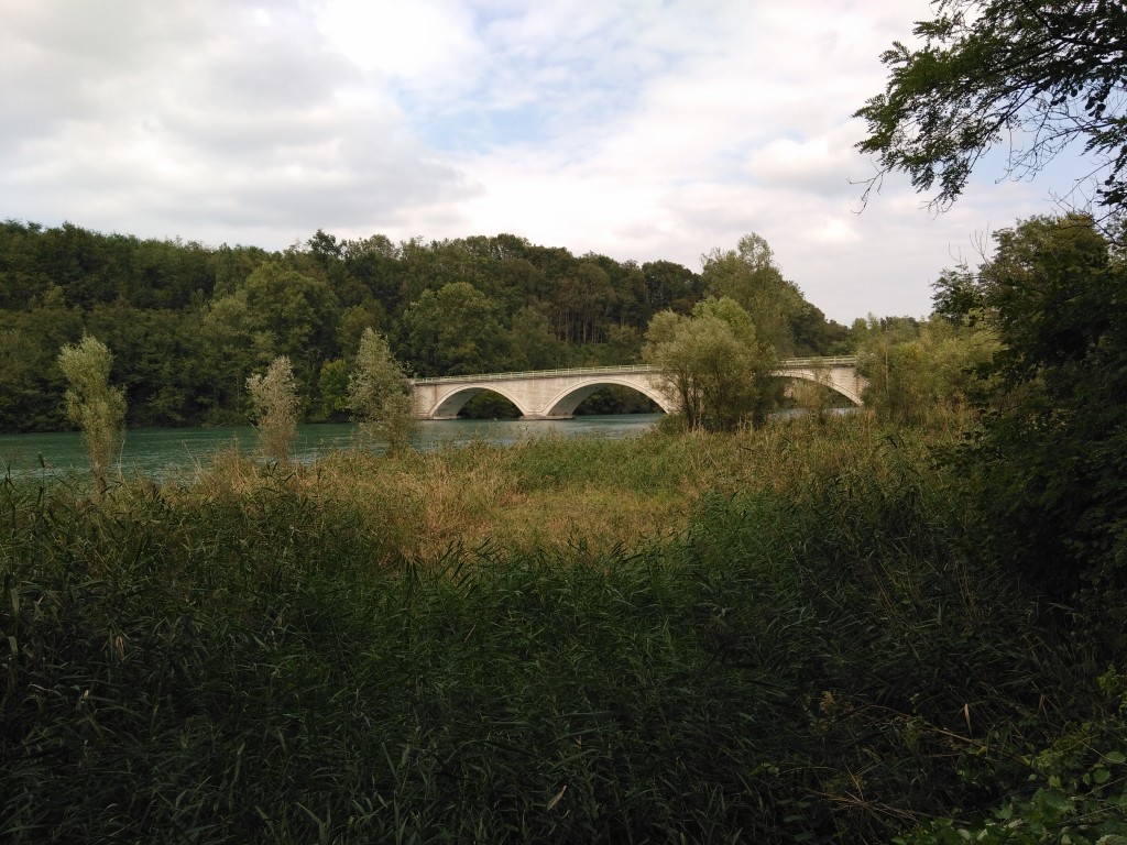 Pont de Beauvoir vu depuis les berges de l'Isère